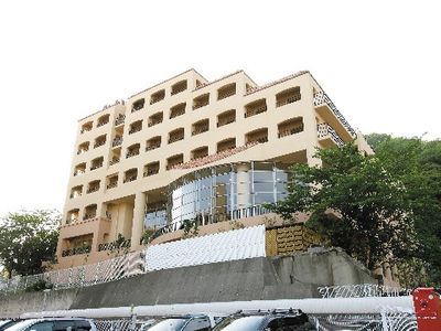 広々とした外観の建物