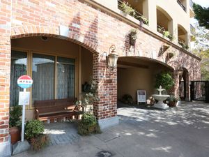 赤レンガ造りのエントランス