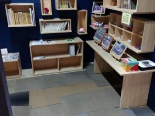 本棚のある多目的室  