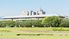 緑に囲まれた建物外観  