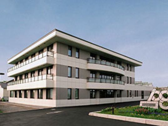 3階建ての建物外観