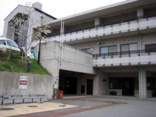 広々とした建物の外観