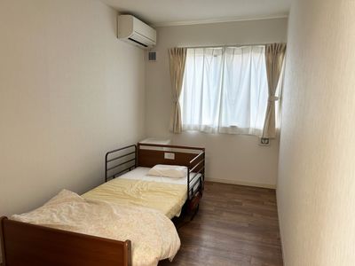 明るい窓付き居室