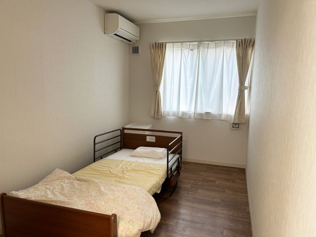 明るい窓付き居室