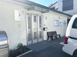 看板とエントランス