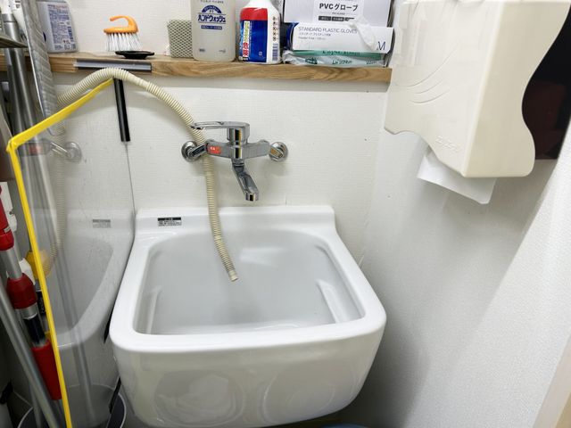 洗面台と掃除用具の設置箇所