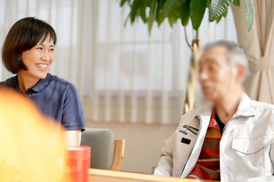 談笑を楽しむ二人