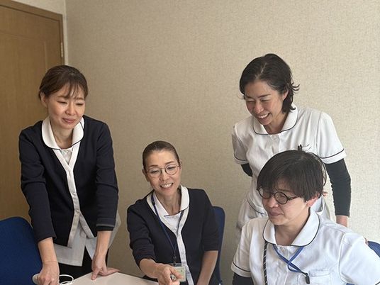 スタッフが集まる休憩室  