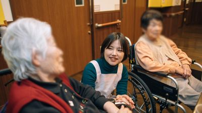 会話を楽しむ人達