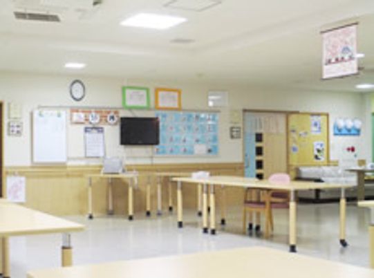 自然光が入るダイニングルーム