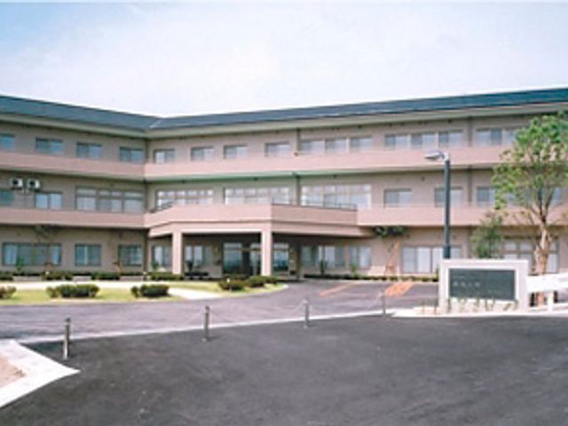 広々とした建物の外観 外観 開放感ある広い敷地にある建物です。快適に過ごせる環境が整っています。