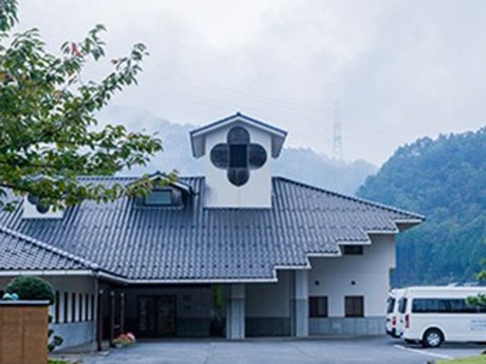 静かな外観  