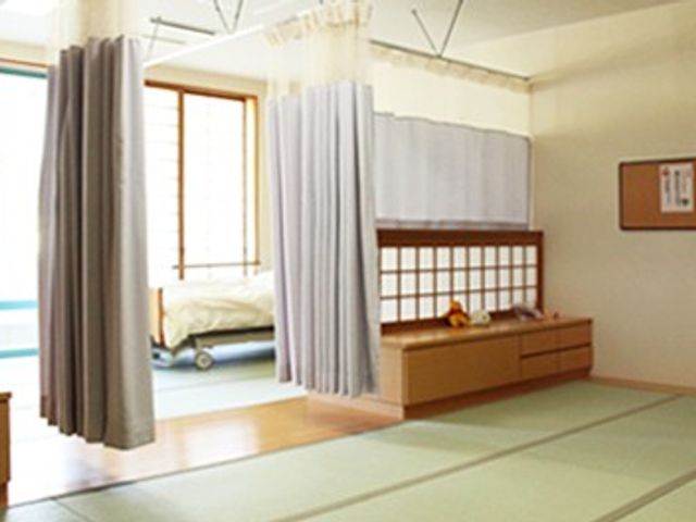 和風の居室スペース 居室 和の趣を感じる広々としたエリアです。畳の上でゆったりと過ごせる空間が広がっています。