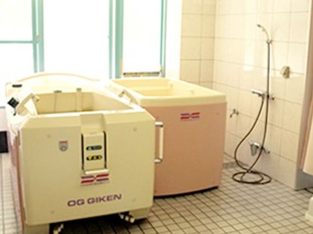 落ち着いた浴室の様子 浴室 清潔感のある浴室で、快適にお使いいただけます。広めのスペースでリラックスできます。