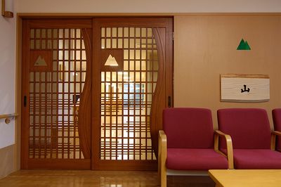 和風の木製ドアの部屋
