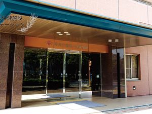 施設の正面玄関  