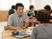 食事を楽しむ人々食堂