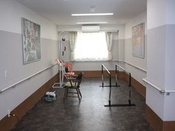 機能訓練器具のある部屋