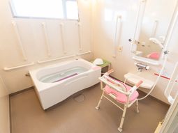 バリアフリーの浴室設備