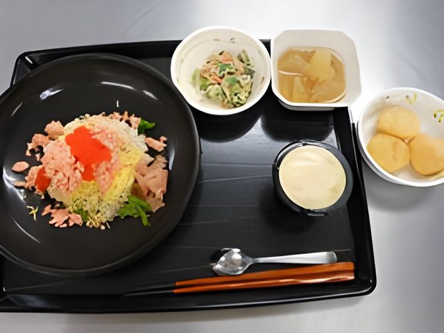 見た目も美しい料理 料理 色鮮やかな料理が提供されており、食事の楽しさと栄養が両立しています。
