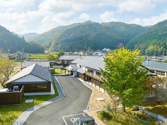 山あいの施設外観  