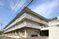 三階建ての建物外観