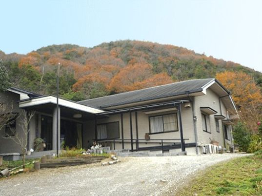 自然に囲まれた建物