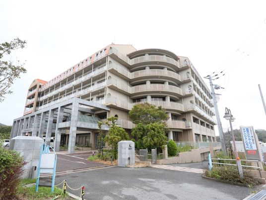 多階層の建物外観