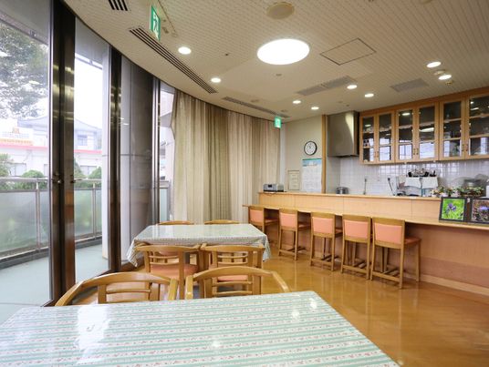 明るい食堂の一角