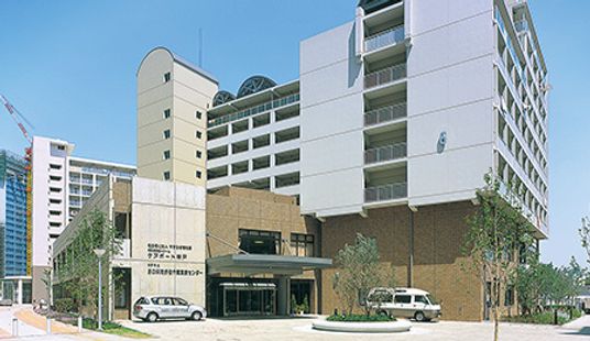 広々とした建物外観