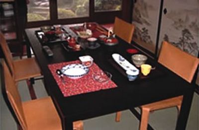和やかな食卓の居室