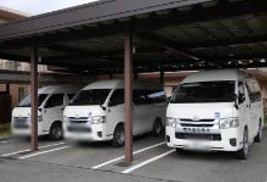 3台の送迎車両