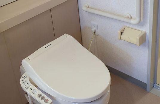 広いトイレの設備