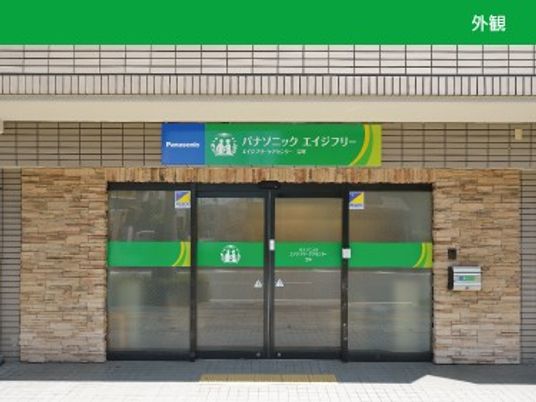 施設の正面玄関  
