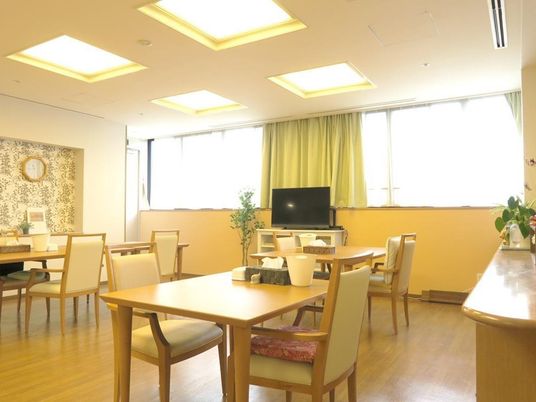 明るいダイニングスペース