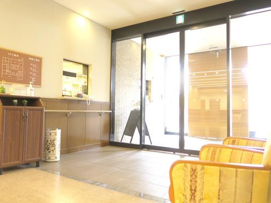 明るいエントランスホール