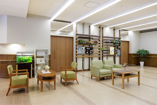 木製テーブルと椅子