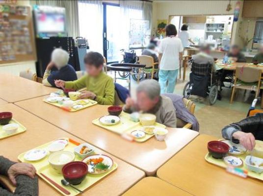 賑やかな食堂