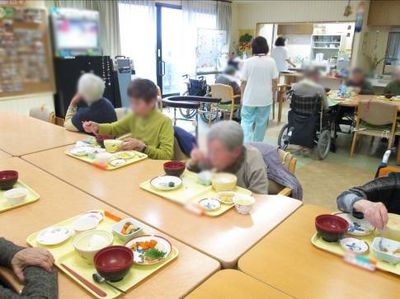 賑やかな食堂