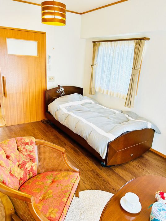 明るい居室の一角