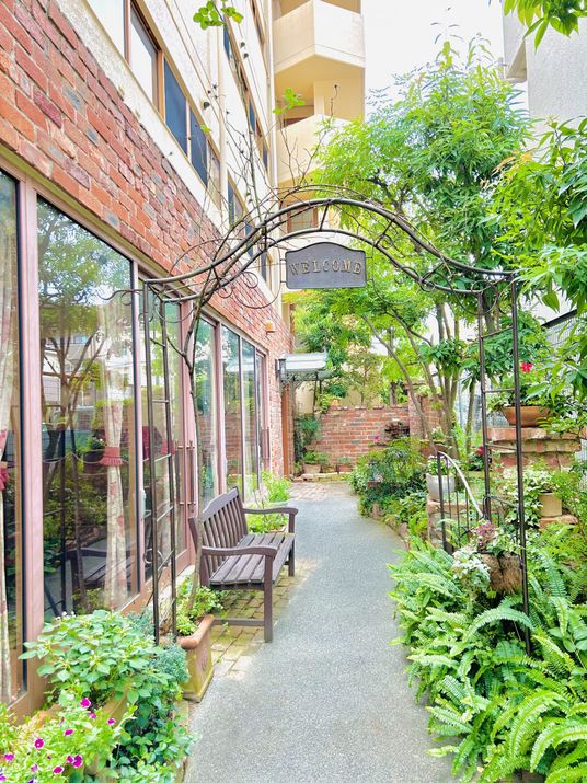 レンガ造りの外観