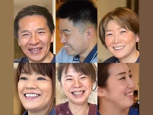 笑顔のスタッフ集合  
