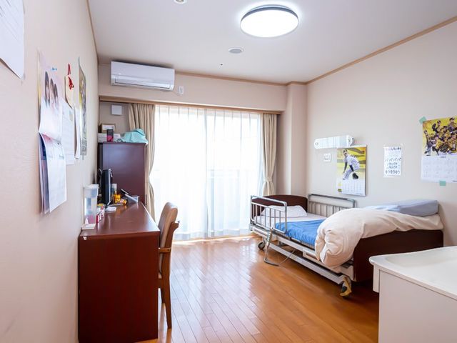 光が差し込む居室 居室 暖かな自然光が差し込む居室は、快適に過ごすための広々とした空間です。