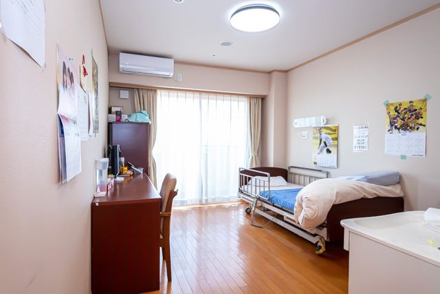 光が差し込む居室 居室 暖かな自然光が差し込む居室は、快適に過ごすための広々とした空間です。
