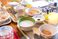 食事が並ぶテーブル