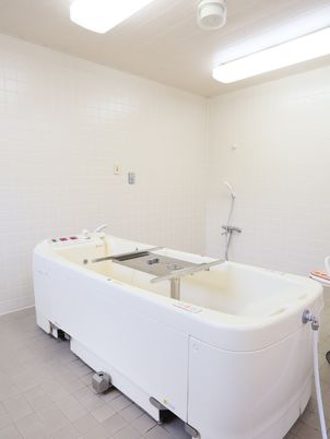 明るい浴室の一角