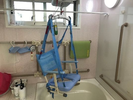浴室のリフト機器