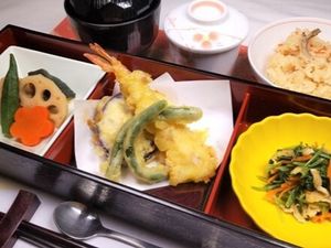お食事の盛り付け例