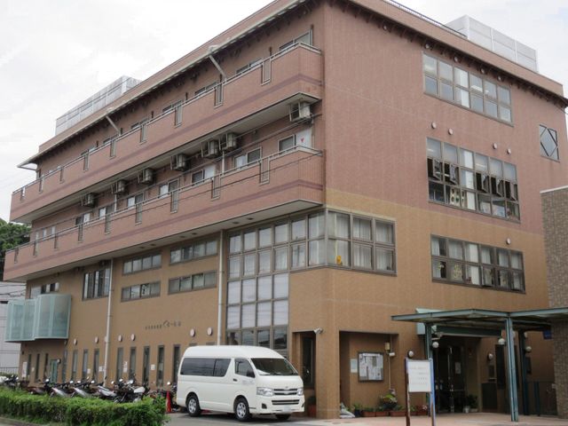 モダンな建物の外観 外観 アクセスが良く、快適な環境で働けます。建物のデザインも魅力的です。