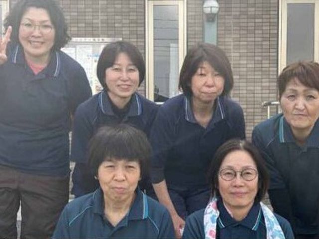 スタッフイメージ スタッフイメージ 和気あいあいとしたスタッフがそろっています。暖かな雰囲気が働きやすさを感じさせます。